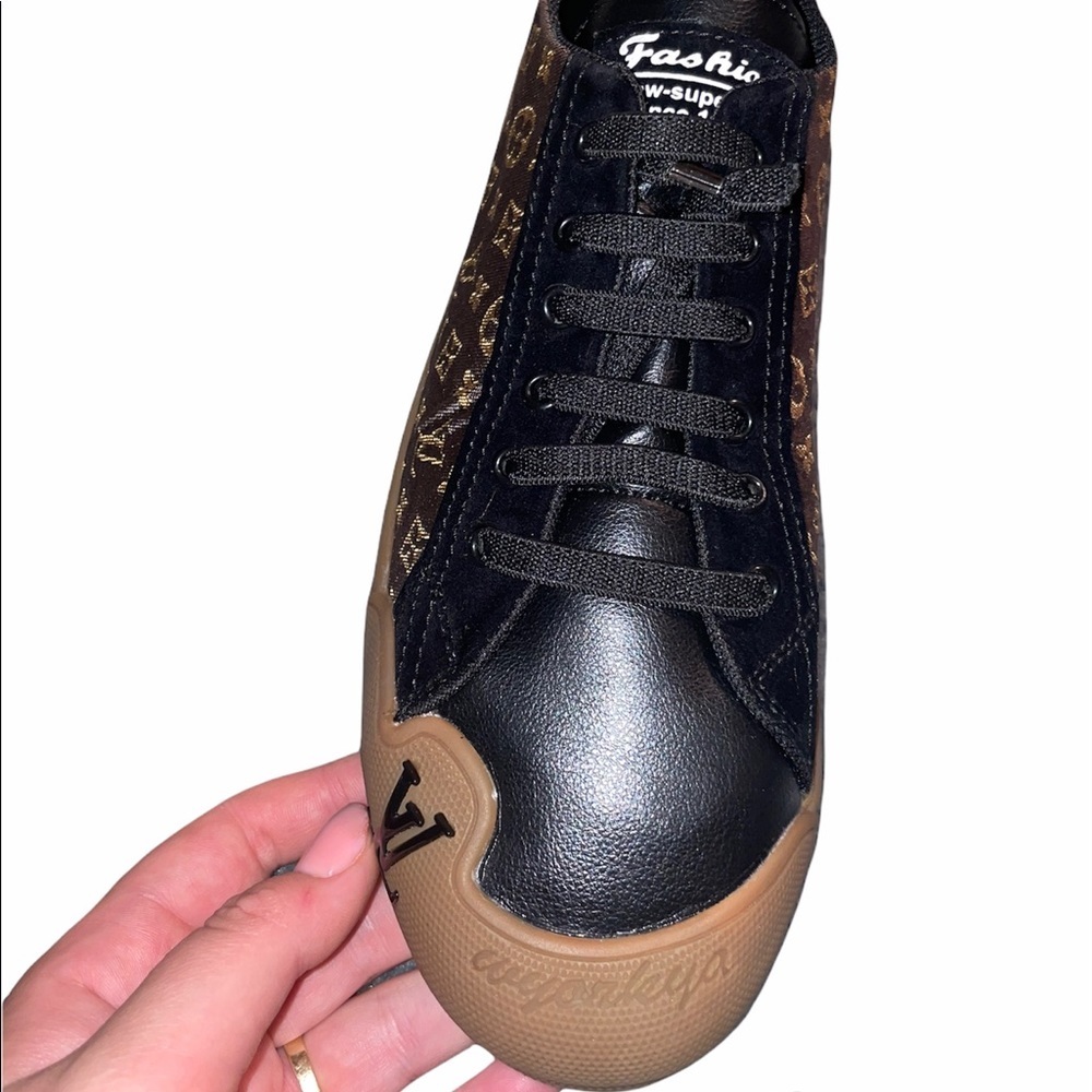 Men’s snackers never worn - Picture 3 of 6